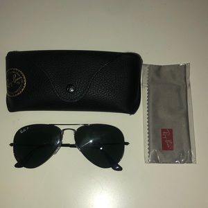 Polarized black on black raybans!